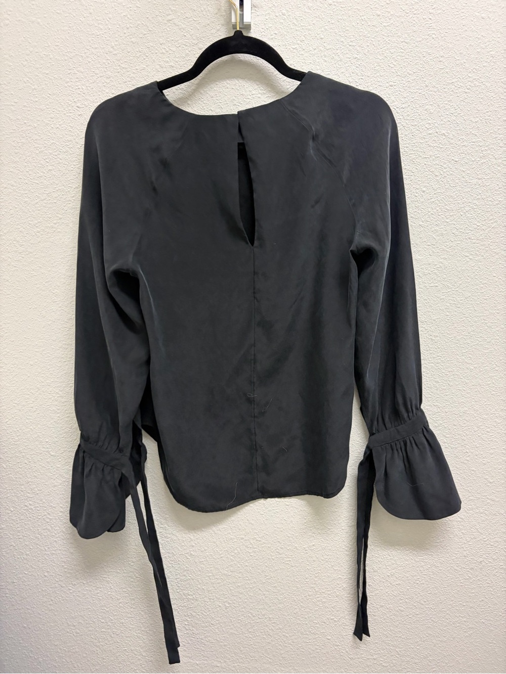 FRAME Women's Black Silk Satin Blouse XS Long Sleeve Round Neck Button Tie - Picture 4 of 7